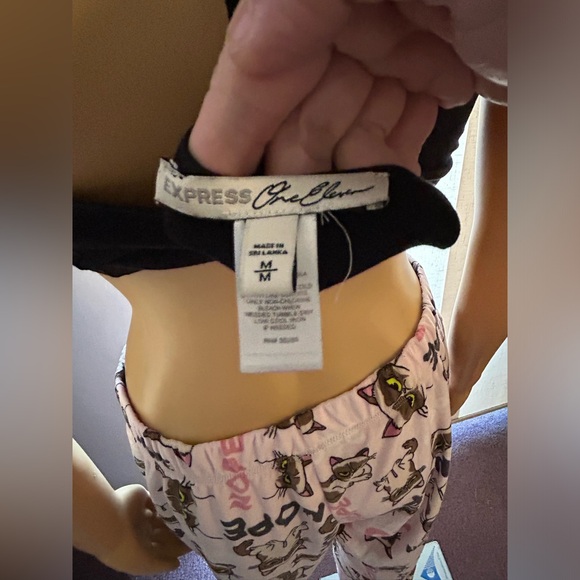 Express black halter to. Sz. M - Picture 3 of 3